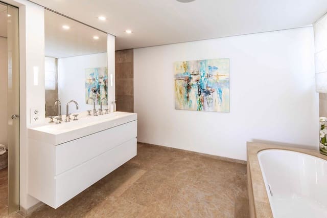 2 soverom Leilighet til salgs i Portals Nous, Calvià med svømmebasseng - € 2 700 000 (Ref: 9173282)