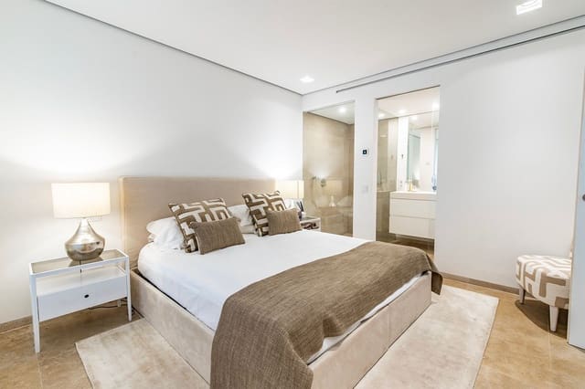 2 soverom Leilighet til salgs i Portals Nous, Calvià med svømmebasseng - € 2 700 000 (Ref: 9173282)