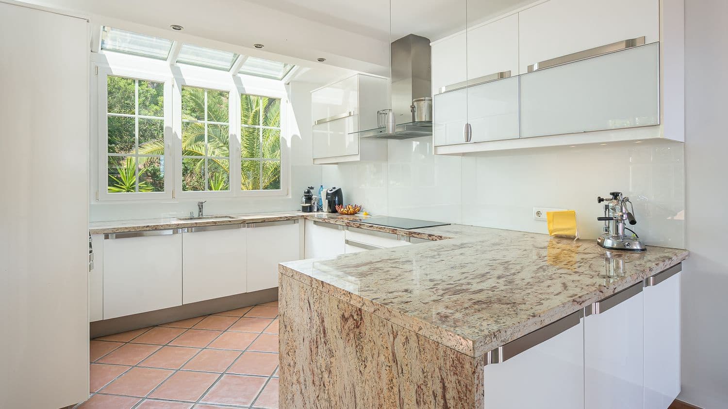 4 soveværelse Villa til salg i Costa de la Calma med swimmingpool - € 1.980.000 (Ref: 9230802)