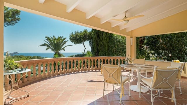 4 soveværelse Villa til salg i Costa de la Calma, Calvià med swimmingpool - € 1.980.000 (Ref: 9230802)