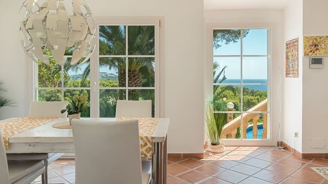 4 soveværelse Villa til salg i Costa de la Calma, Calvià med swimmingpool - € 1.980.000 (Ref: 9230802)