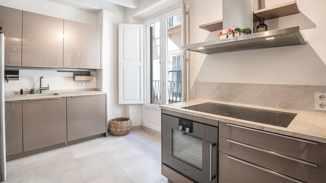 2 bedroom Apartment for sale in Monti-Sion, Palma de Mallorca - € 1,390,000 (Ref: 9324275)