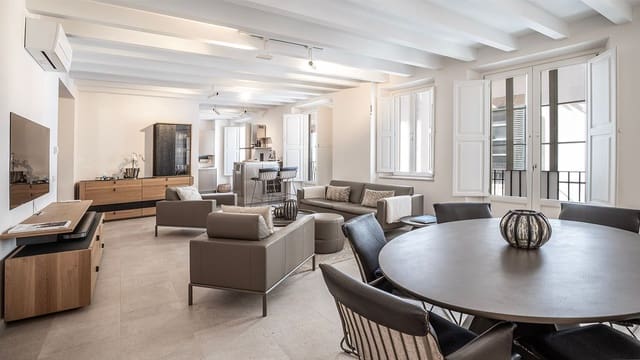 2 bedroom Apartment for sale in Monti-Sion, Palma de Mallorca - € 1,390,000 (Ref: 9324275)