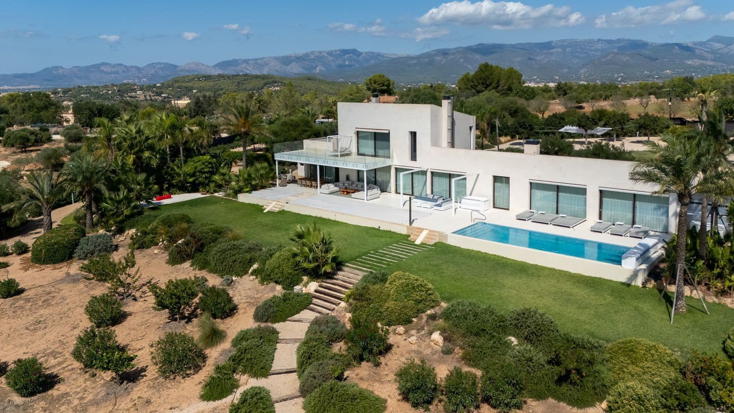 5 soveværelse Villa til salg i Son Ferriol med swimmingpool - € 4.495.000 (Ref: 9357104)