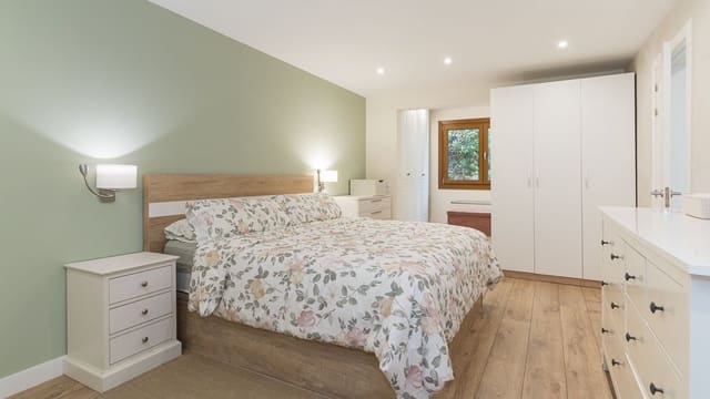 4 slaapkamer Villa te koop in Portals Nous, Calvià met garage - € 1.900.000 (Ref: 9425821)