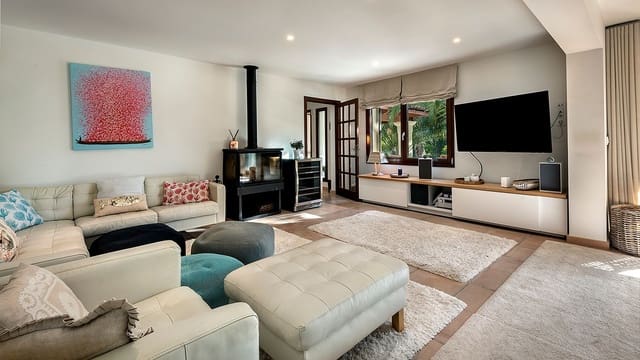 3 soveværelse Villa til salg i Santa Ponsa, Calvià med swimmingpool - € 1.995.000 (Ref: 9510230)