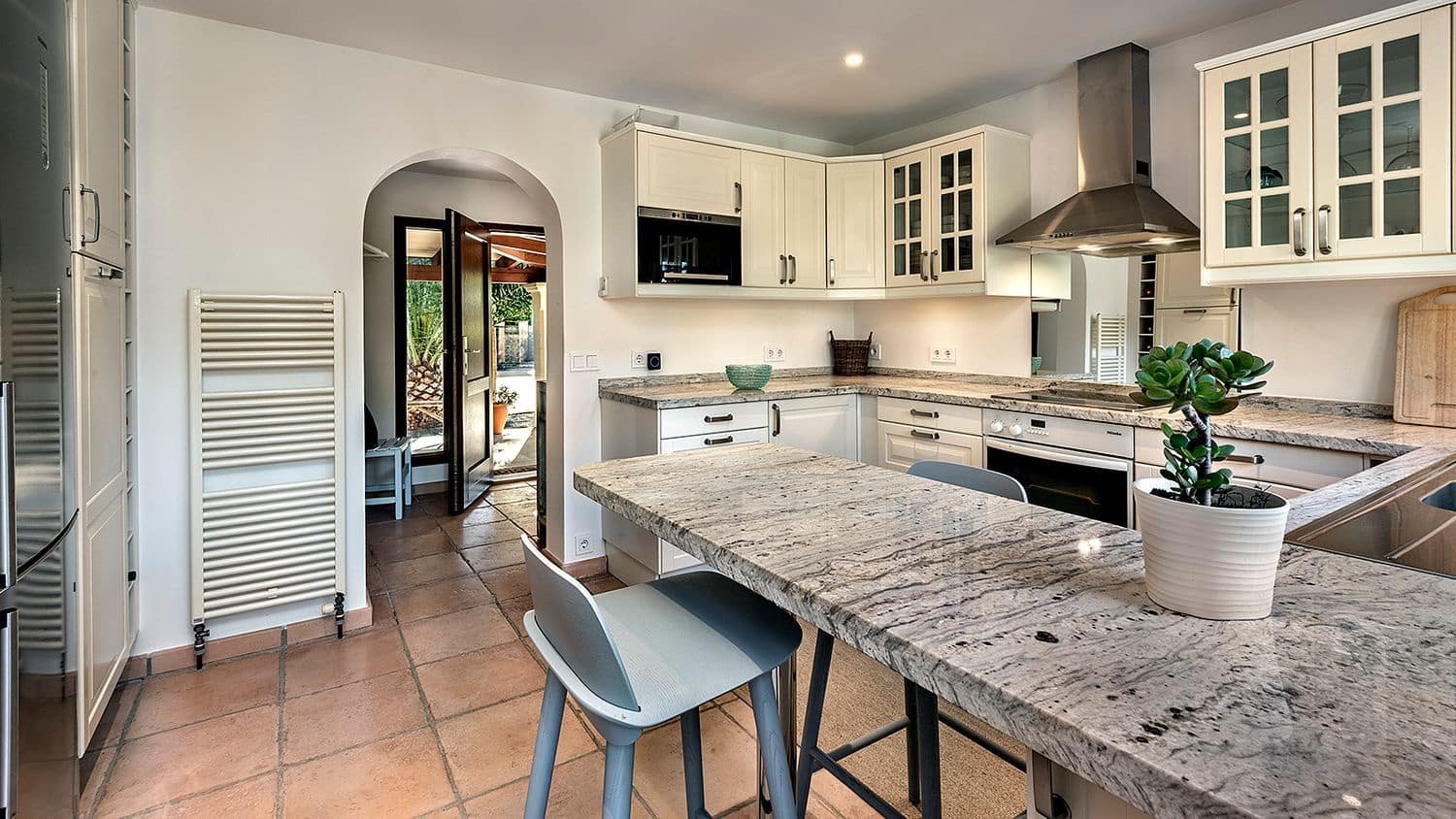 3 bedroom Villa for sale in Santa Ponsa with pool - € 1,995,000 (Ref: 9510230)