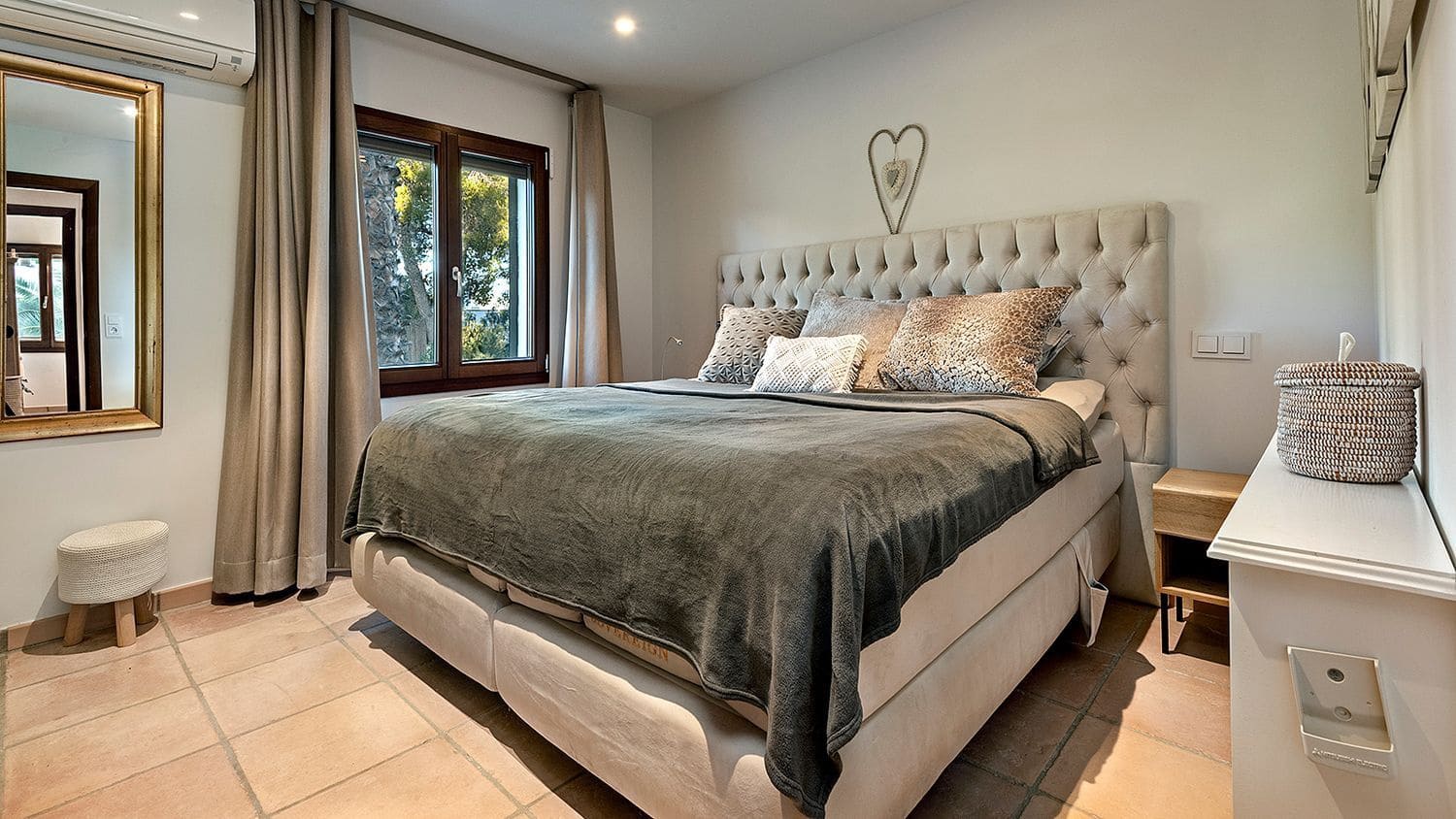 3 bedroom Villa for sale in Santa Ponsa with pool - € 1,995,000 (Ref: 9510230)