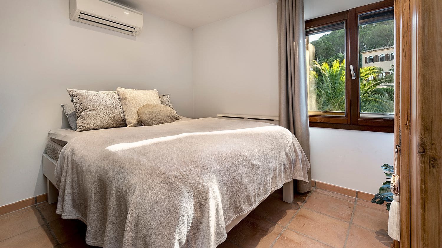 3 bedroom Villa for sale in Santa Ponsa with pool - € 1,995,000 (Ref: 9510230)