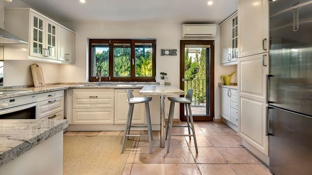 3 soveværelse Villa til salg i Santa Ponsa, Calvià med swimmingpool - € 1.995.000 (Ref: 9510230)