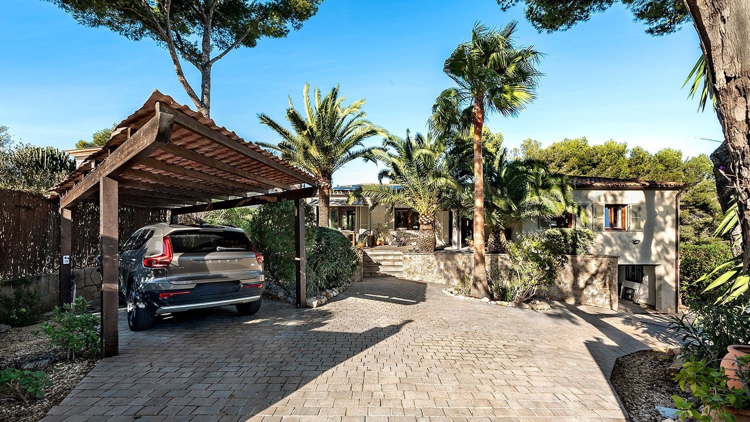 3 bedroom Villa for sale in Santa Ponsa with pool - € 1,995,000 (Ref: 9510230)
