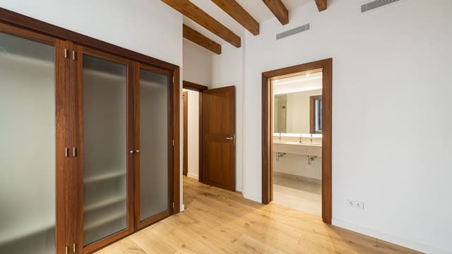 3 bedroom Apartment for rent in Monti-Sion, Palma de Mallorca - € 5,500 (Ref: 9547869)