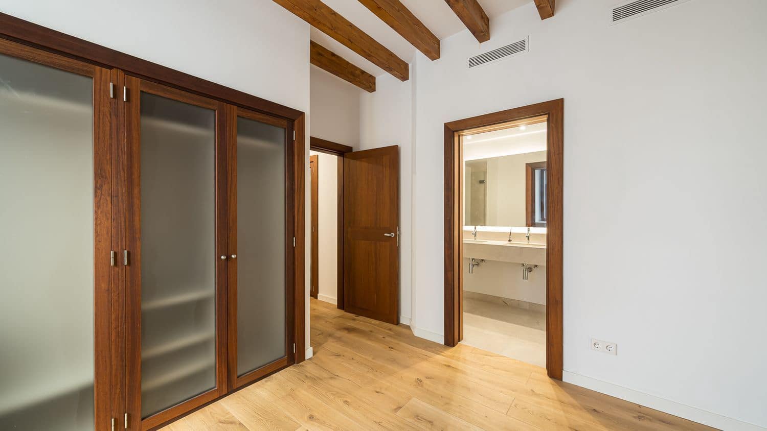 3 bedroom Apartment for rent in Palma de Mallorca - € 3,900 (Ref: 9547869)