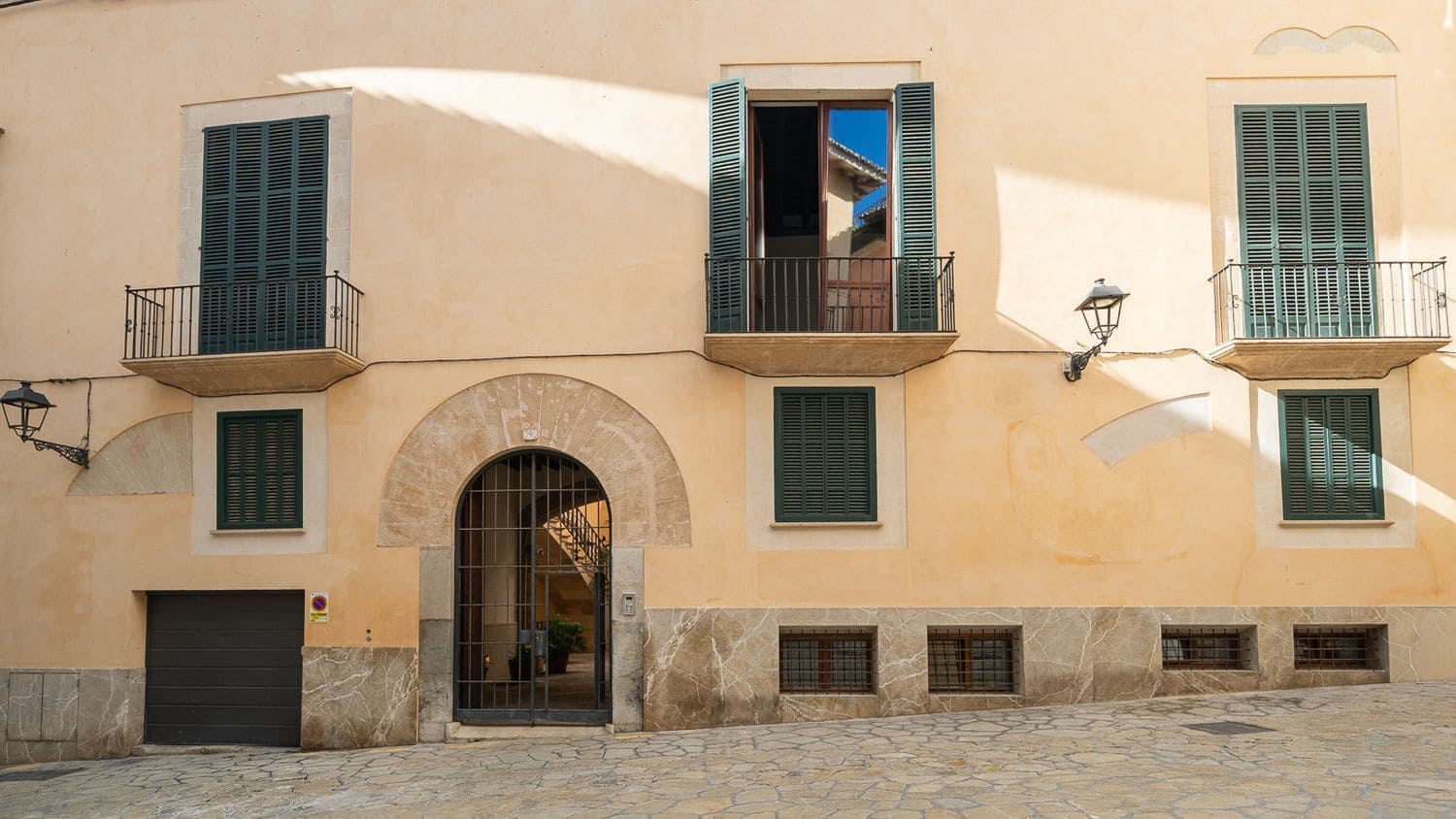 3 bedroom Apartment for rent in Palma de Mallorca - € 3,900 (Ref: 9547869)