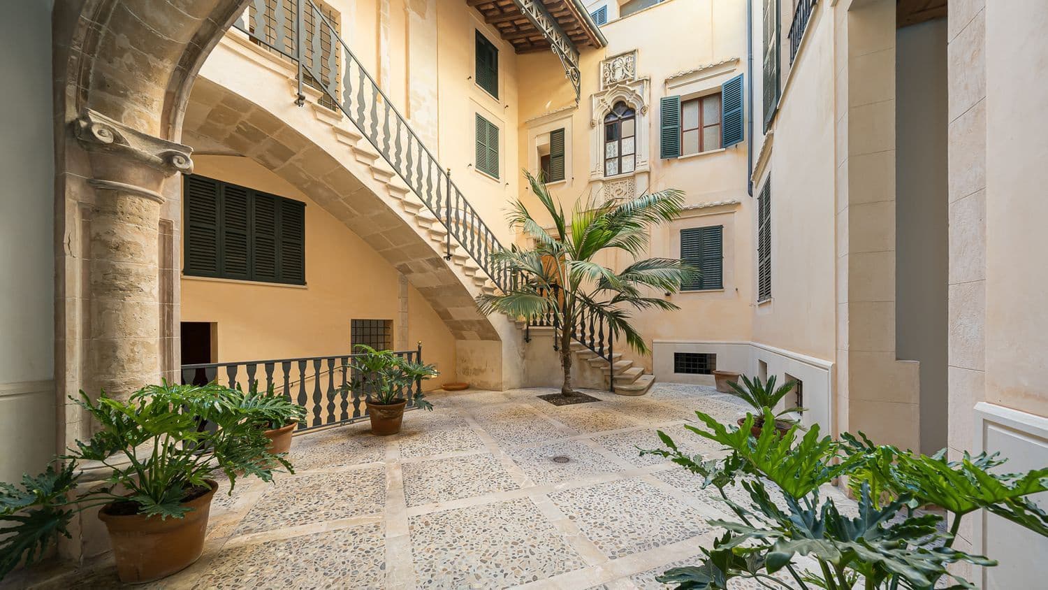 3 bedroom Apartment for rent in Palma de Mallorca - € 3,900 (Ref: 9547869)