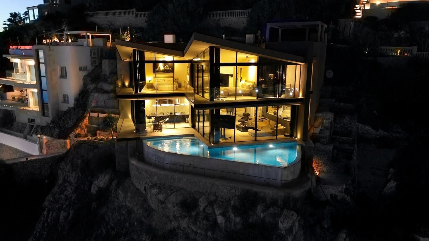 5 bedroom Villa for sale in Santa Ponsa with pool - € 6,900,000 (Ref: 9558566)