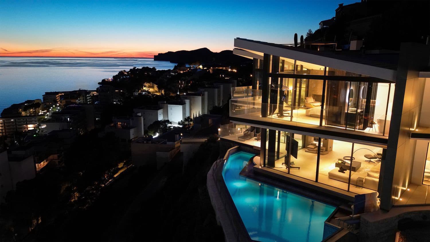5 bedroom Villa for sale in Santa Ponsa with pool - € 6,900,000 (Ref: 9558566)