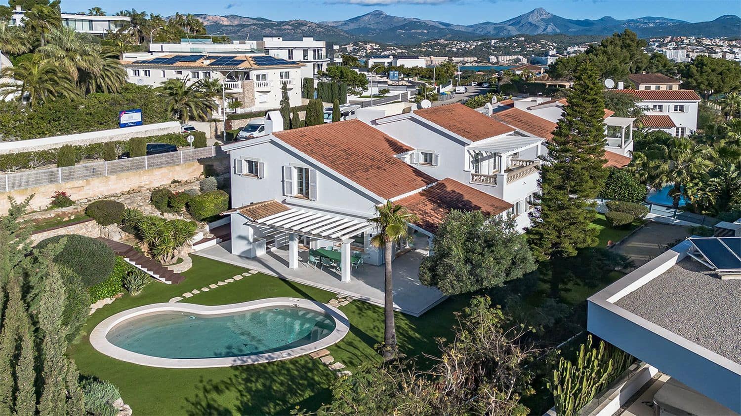 5 sypialnia Willa na sprzedaż w Santa Ponsa z basenem - 2 750 000 € (Ref: 9590836)