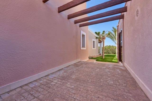 3 bedroom Villa for sale in Santa Ponsa, Calvià with pool - € 1,750,000 (Ref: 9601084)