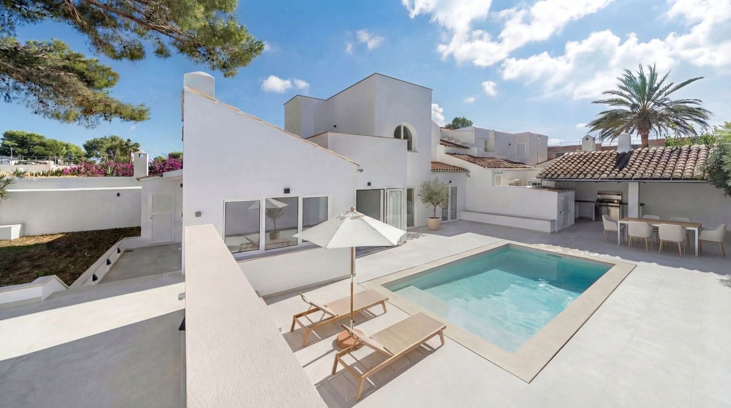 4 bedroom Villa for sale in Sol de Mallorca with pool - € 1,995,000 (Ref: 9601085)