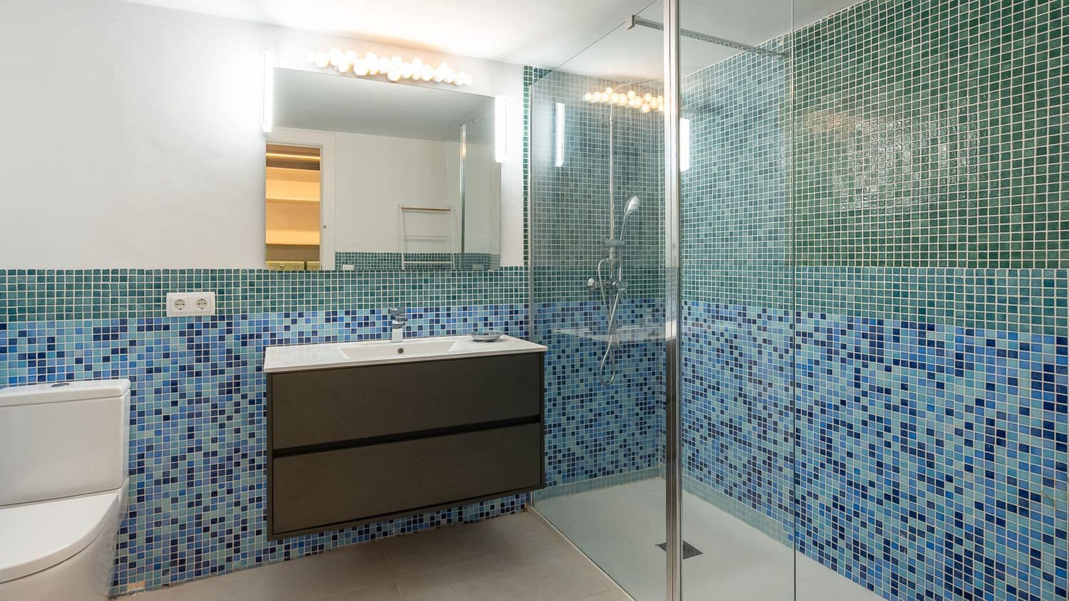 3 Zimmer Apartment zu verkaufen in Genova mit Pool - 799.000 € (Ref: 9677000)