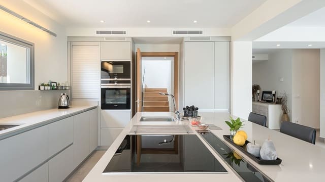 5 soverom Villa til salgs i Santa Ponsa, Calvià med svømmebasseng - € 2 995 000 (Ref: 9679598)