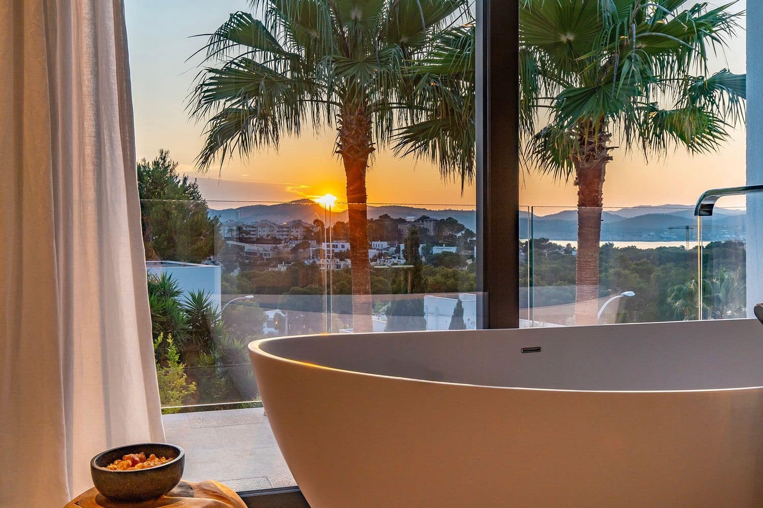 4 slaapkamer Villa te koop in Santa Ponsa met zwembad - € 7.390.000 (Ref: 9682398)