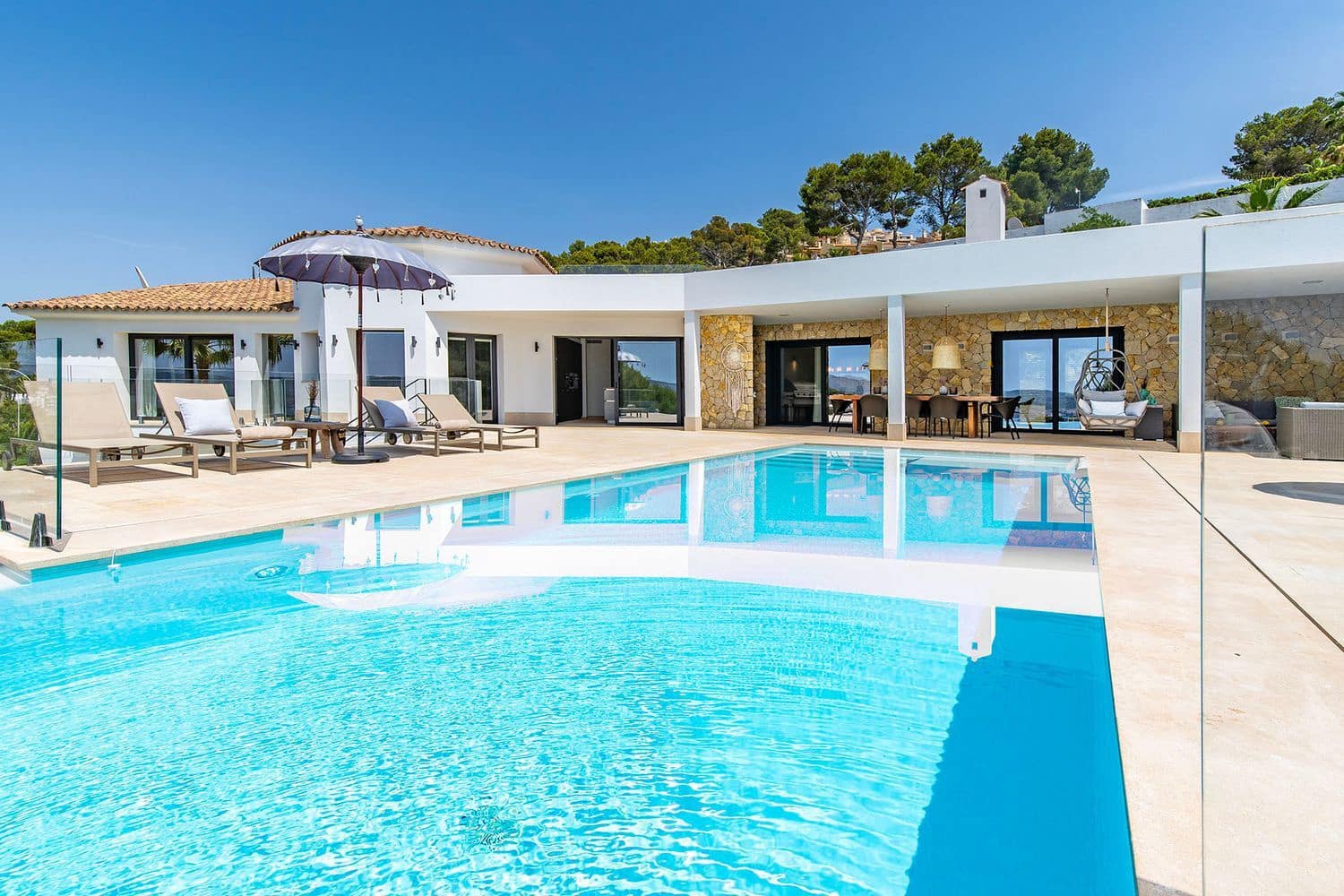 4 slaapkamer Villa te koop in Santa Ponsa met zwembad - € 7.390.000 (Ref: 9682398)