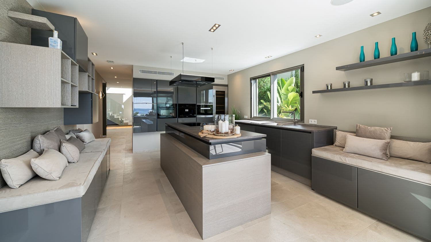 4 soveværelse Villa til salg i Santa Ponsa med swimmingpool - € 6.500.000 (Ref: 9698123)