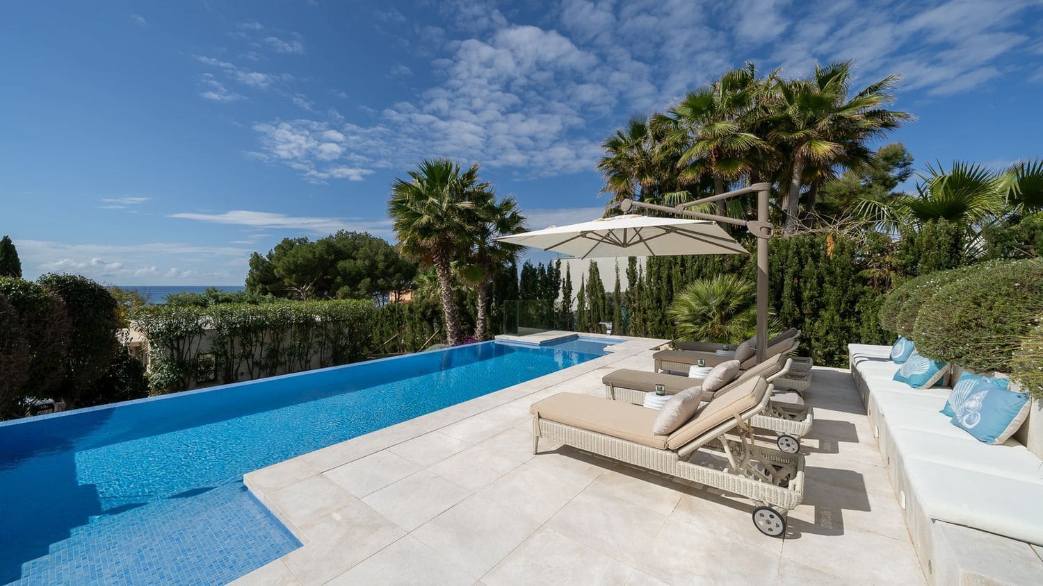 4 soveværelse Villa til salg i Santa Ponsa med swimmingpool - € 6.500.000 (Ref: 9698123)