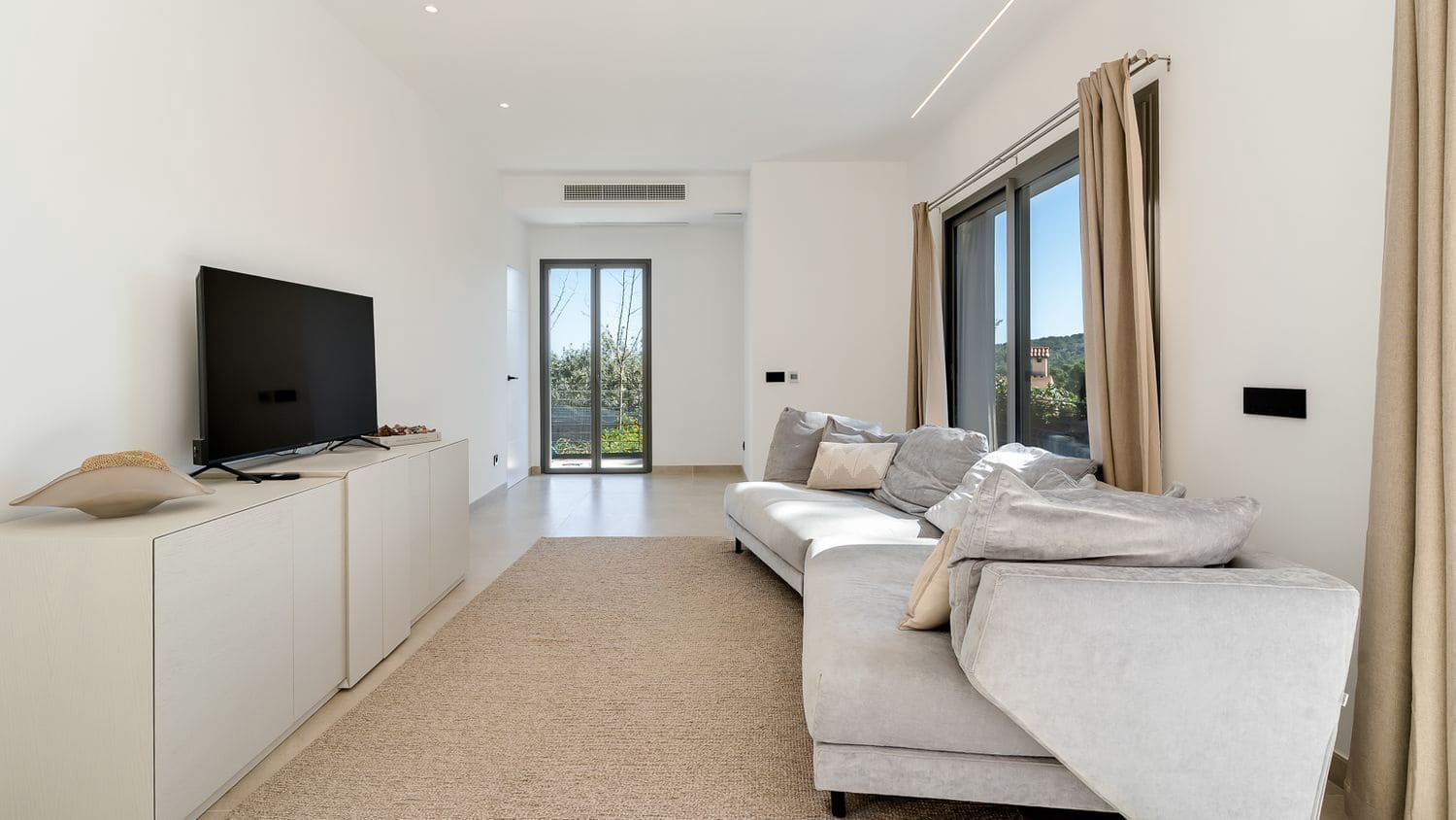 3 bedroom Villa for sale in El Toro / Port Adriano with pool - € 1,750,000 (Ref: 9775938)