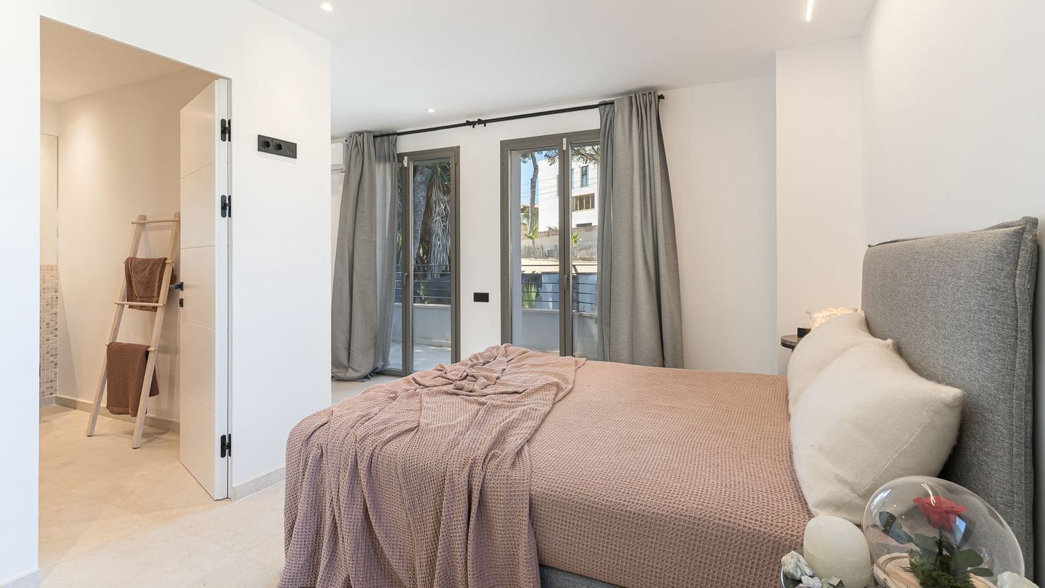 3 bedroom Villa for sale in El Toro / Port Adriano with pool - € 1,750,000 (Ref: 9775938)