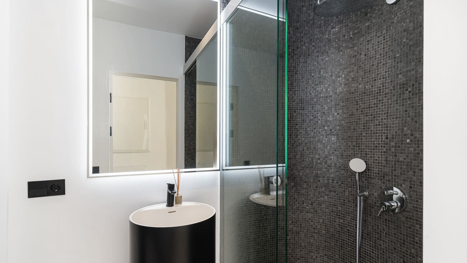 3 bedroom Villa for sale in El Toro / Port Adriano with pool - € 1,750,000 (Ref: 9775938)