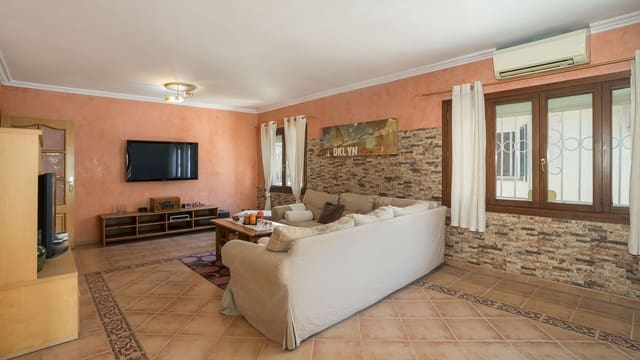 6 soveværelse Villa til salg i Palmanova, Calvià med swimmingpool - € 1.795.000 (Ref: 9827125)