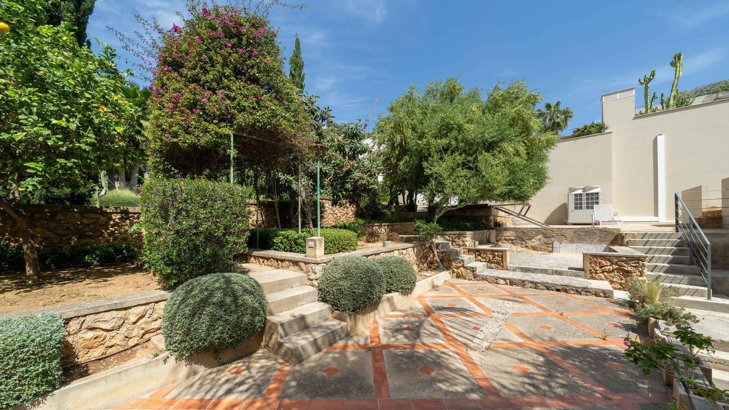 4 bedroom Villa for sale in Genova with pool - € 4,200,000 (Ref: 9839005)