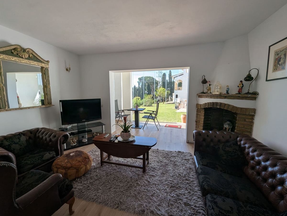 Casa de 2 habitaciones en Sitio de Calahonda en venta con piscina - 365.000 € (Ref: 10073065)