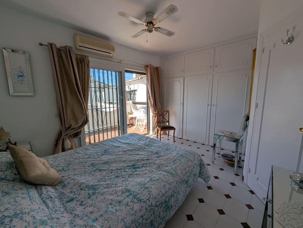 Casa de 2 habitaciones en Sitio de Calahonda en venta con piscina - 365.000 € (Ref: 10073065)