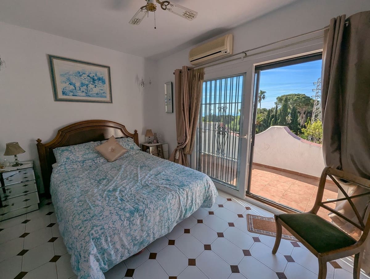 Casa de 2 habitaciones en Sitio de Calahonda en venta con piscina - 365.000 € (Ref: 10073065)