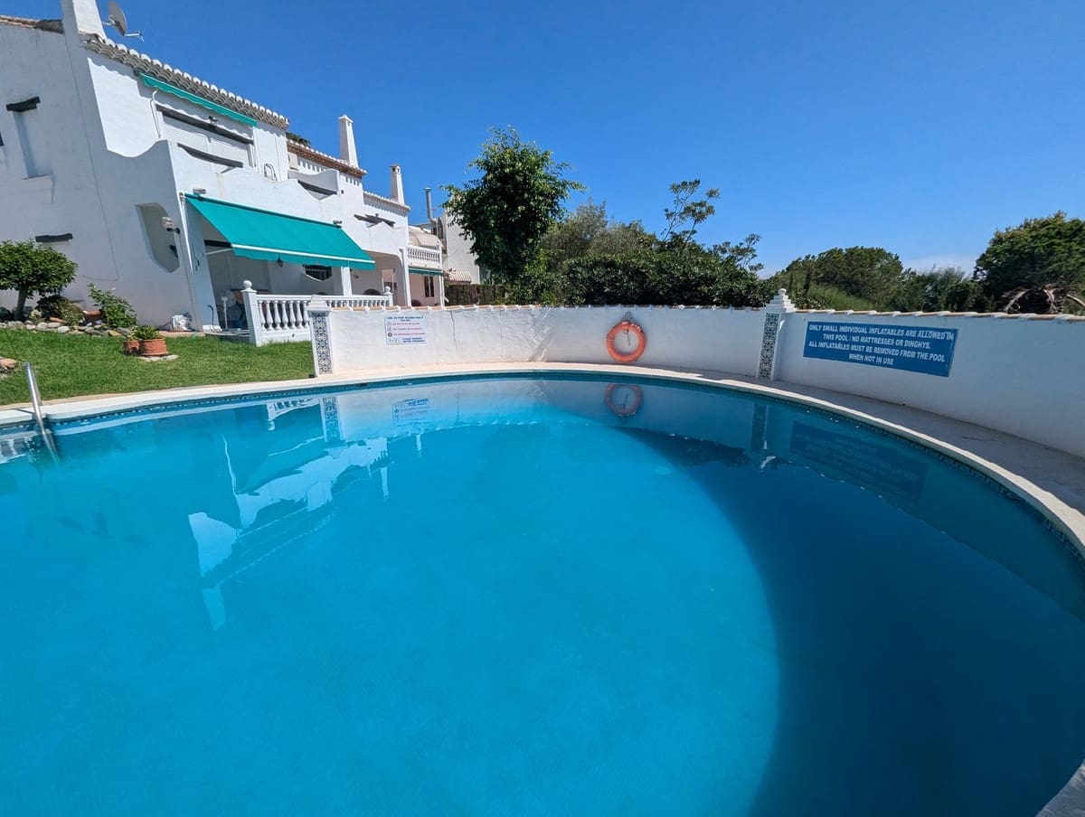 Casa de 2 habitaciones en Sitio de Calahonda en venta con piscina - 365.000 € (Ref: 10073065)