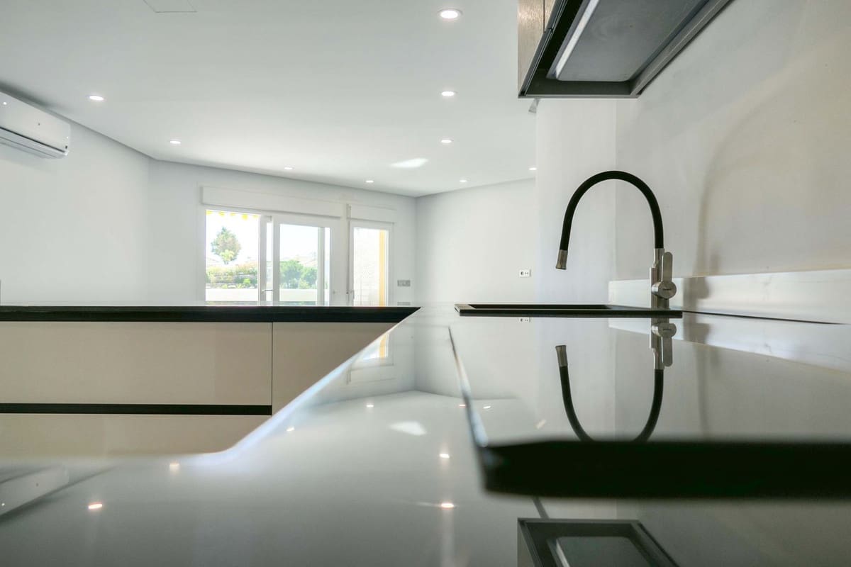 3 bedroom Apartment for sale in Sitio de Calahonda with pool garage - € 549,500 (Ref: 10120785)