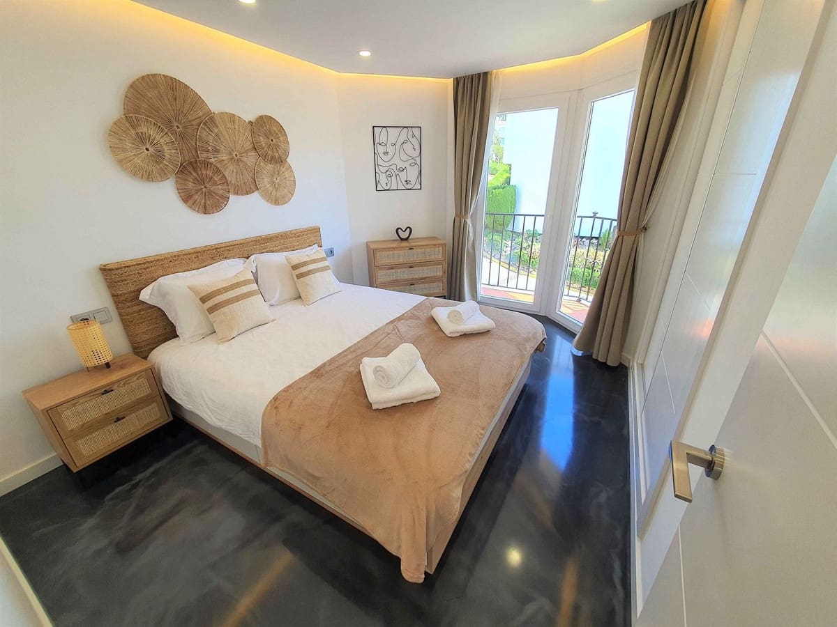 3 bedroom Apartment for sale in Sitio de Calahonda with pool garage - € 549,500 (Ref: 10120785)