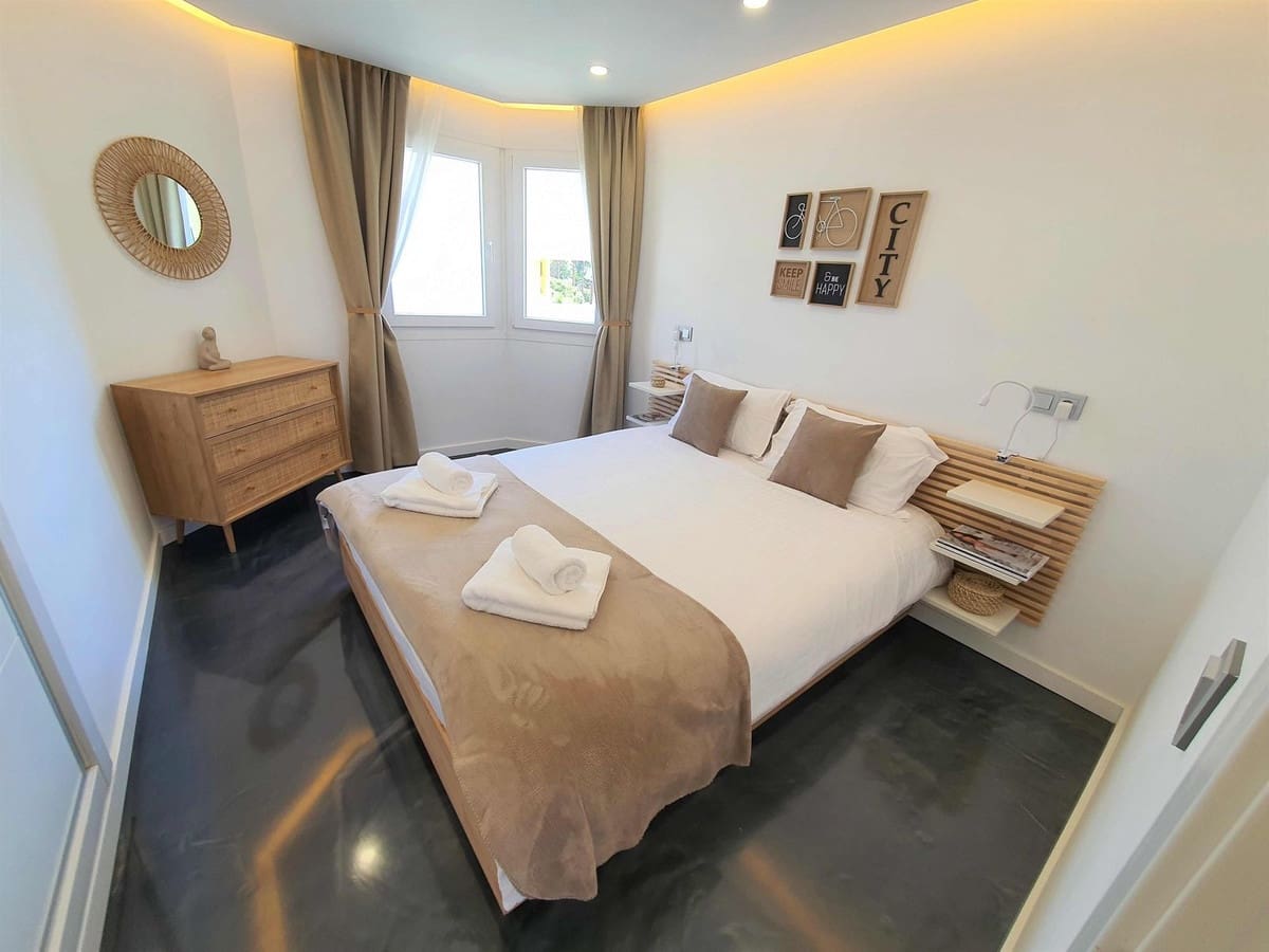 3 bedroom Apartment for sale in Sitio de Calahonda with pool garage - € 549,500 (Ref: 10120785)