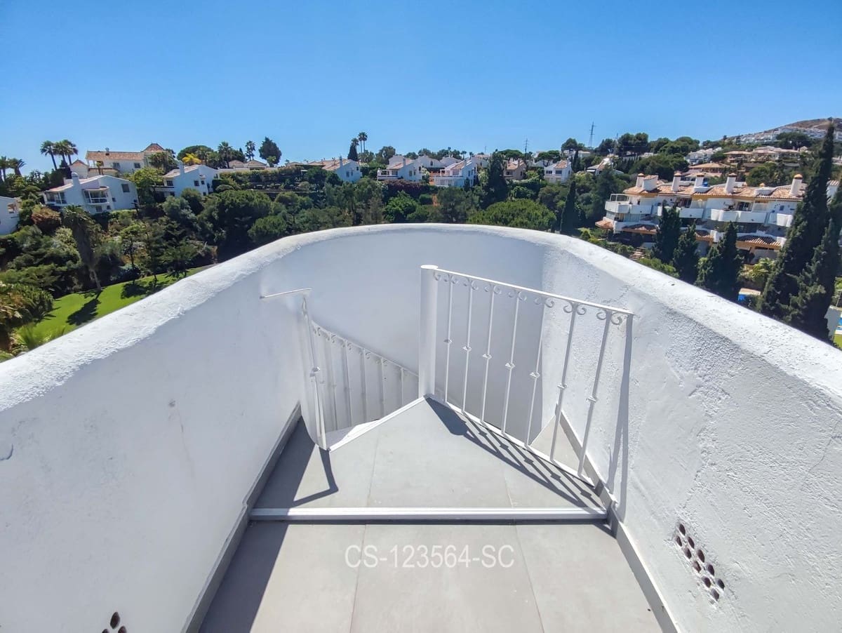 3 bedroom Apartment for sale in Sitio de Calahonda with pool garage - € 549,500 (Ref: 10120785)