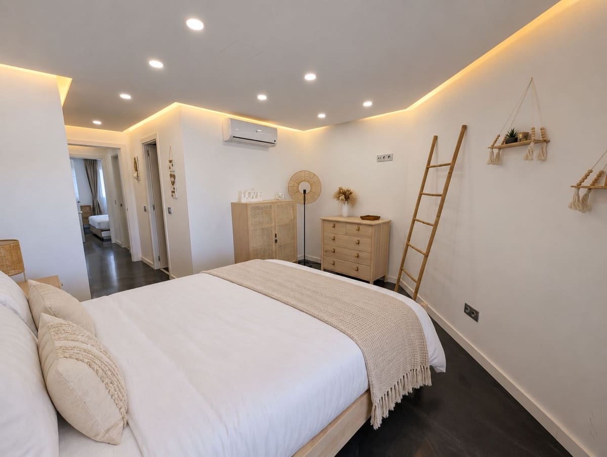 3 bedroom Apartment for sale in Sitio de Calahonda with pool garage - € 549,500 (Ref: 10120785)