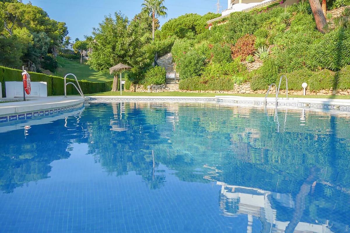 3 bedroom Apartment for sale in Sitio de Calahonda with pool garage - € 549,500 (Ref: 10120785)