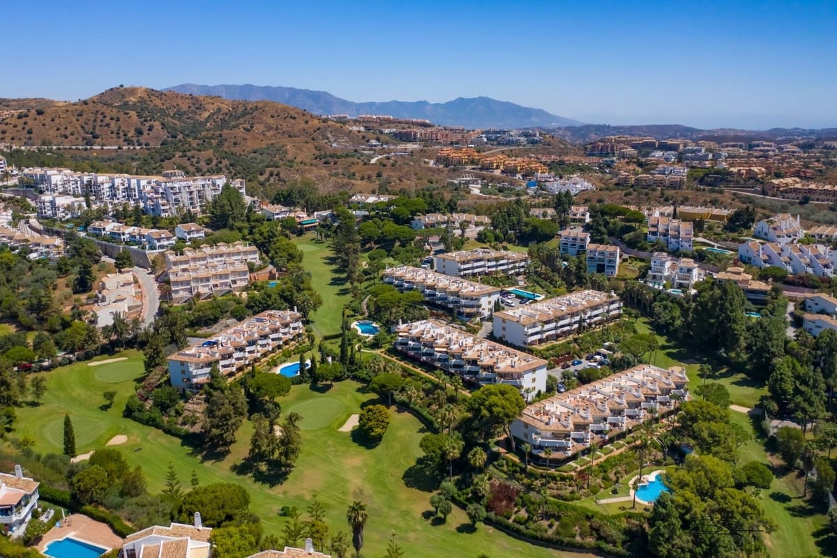 3 bedroom Apartment for sale in Sitio de Calahonda with pool garage - € 549,500 (Ref: 10120785)