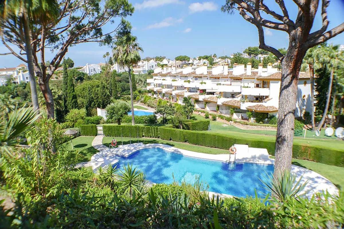 3 bedroom Apartment for sale in Sitio de Calahonda with pool garage - € 549,500 (Ref: 10120785)