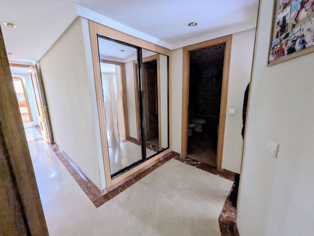 2 bedroom Apartment for sale in Benalmadena Costa - € 390,000 (Ref: 9024952)