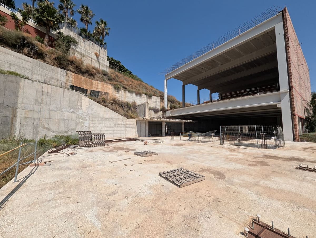 Commercial for sale in Benalmadena - € 5,000,000 (Ref: 9131744)