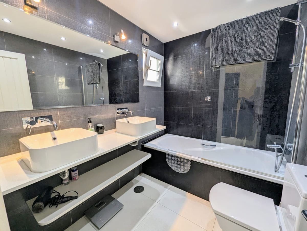 2 bedroom Apartment for sale in Cabopino - € 625,000 (Ref: 9383277)